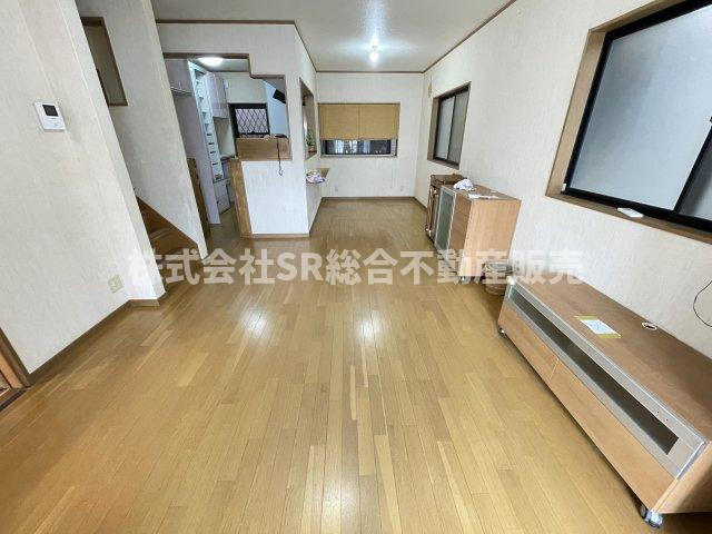 下六万寺町3丁目中古戸建の居間・リビング|ご家族でゆったりくつろげるリビングスペースです！