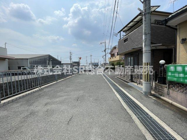 下六万寺町3丁目中古戸建の前面道路含む現地写真|前面道路含む現地写真です