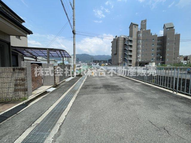 下六万寺町3丁目中古戸建の前面道路含む現地写真|前面道路含む現地写真です