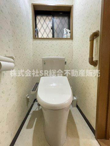 下六万寺町3丁目中古戸建のトイレ|温水洗浄便座もございます♪