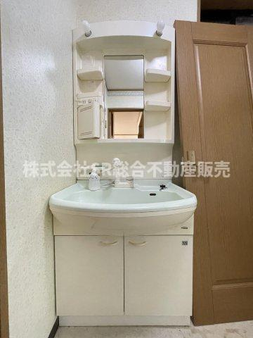 下六万寺町3丁目中古戸建の独立洗面台|温水シャワー付洗面化粧台があり朝の支度も楽々です☆