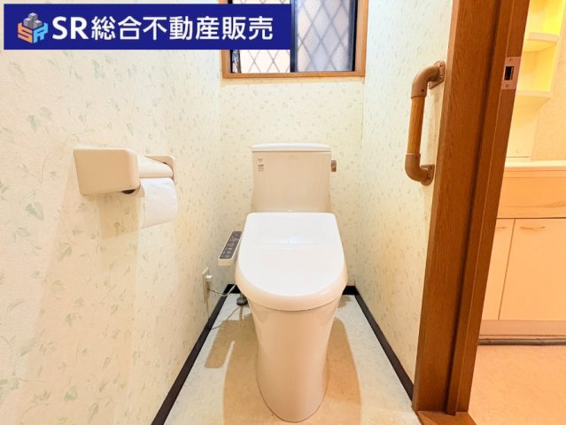 下六万寺町3丁目中古戸建の独立洗面台|温水シャワー付洗面化粧台があり朝の支度も楽々です☆
