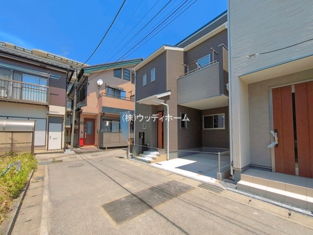 春日部市中央　新築一戸建て　2号棟の前面道路含む現地写真