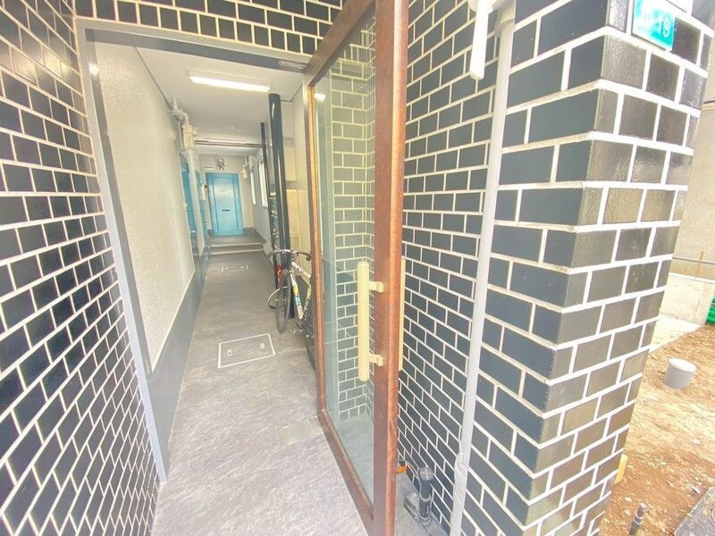 葵マンションのエントランス