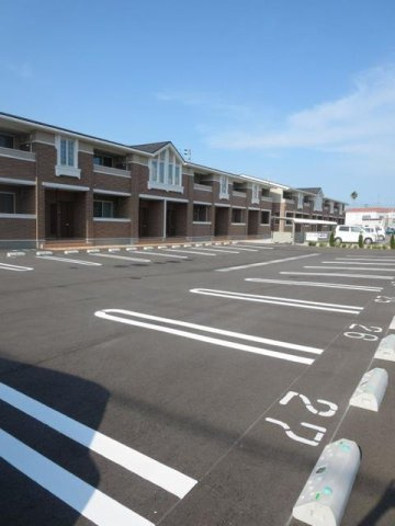 クラールプレディエＦの駐車場|車をお持ちの方に嬉しい駐車場付きの物件です