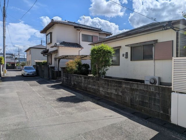 吉村町別府原甲の前面道路含む現地写真