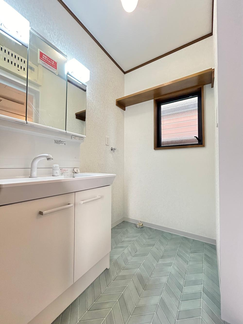 藤阪東町4丁目　中古一戸建ての独立洗面台|シャワー付き洗面化粧台
■物件内覧・資金計画相談・住宅ローン相談、リフォーム相談、お問合せ受付中■
※当日・翌日のご内覧、ご相談はお電話でのお問合せがスムーズです！