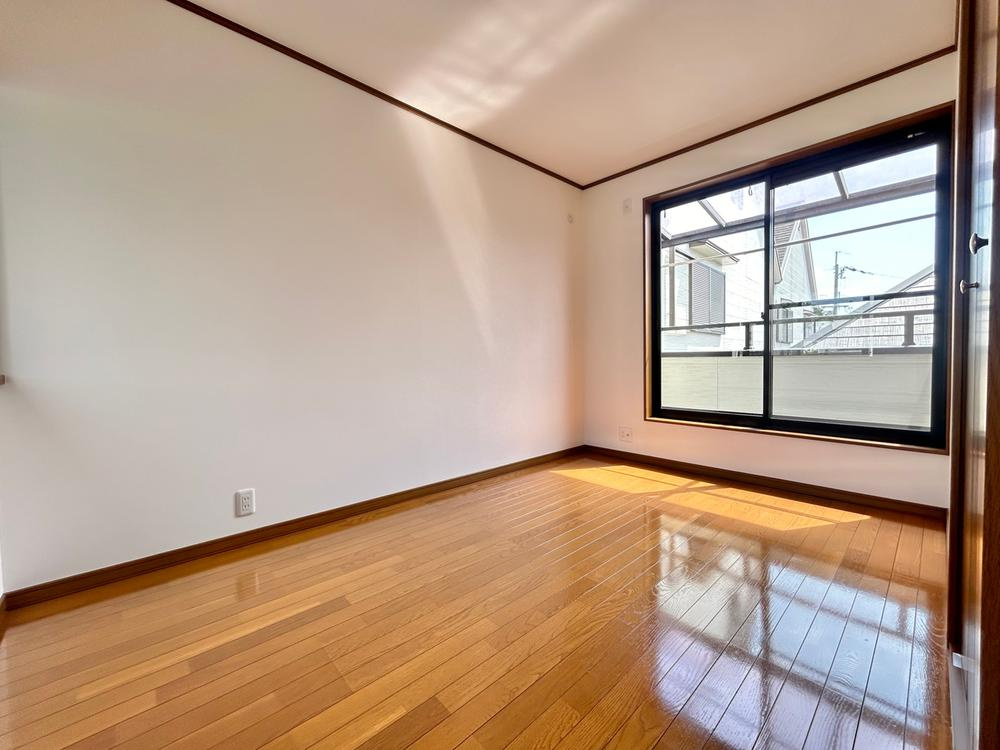 藤阪東町4丁目　中古一戸建ての子供部屋|洋室5.2帖
■物件内覧・資金計画相談・住宅ローン相談、リフォーム相談、お問合せ受付中■
※当日・翌日のご内覧、ご相談はお電話でのお問合せがスムーズです！