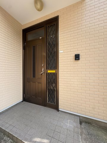 川崎市麻生区千代ケ丘８丁目のテラスのエントランス