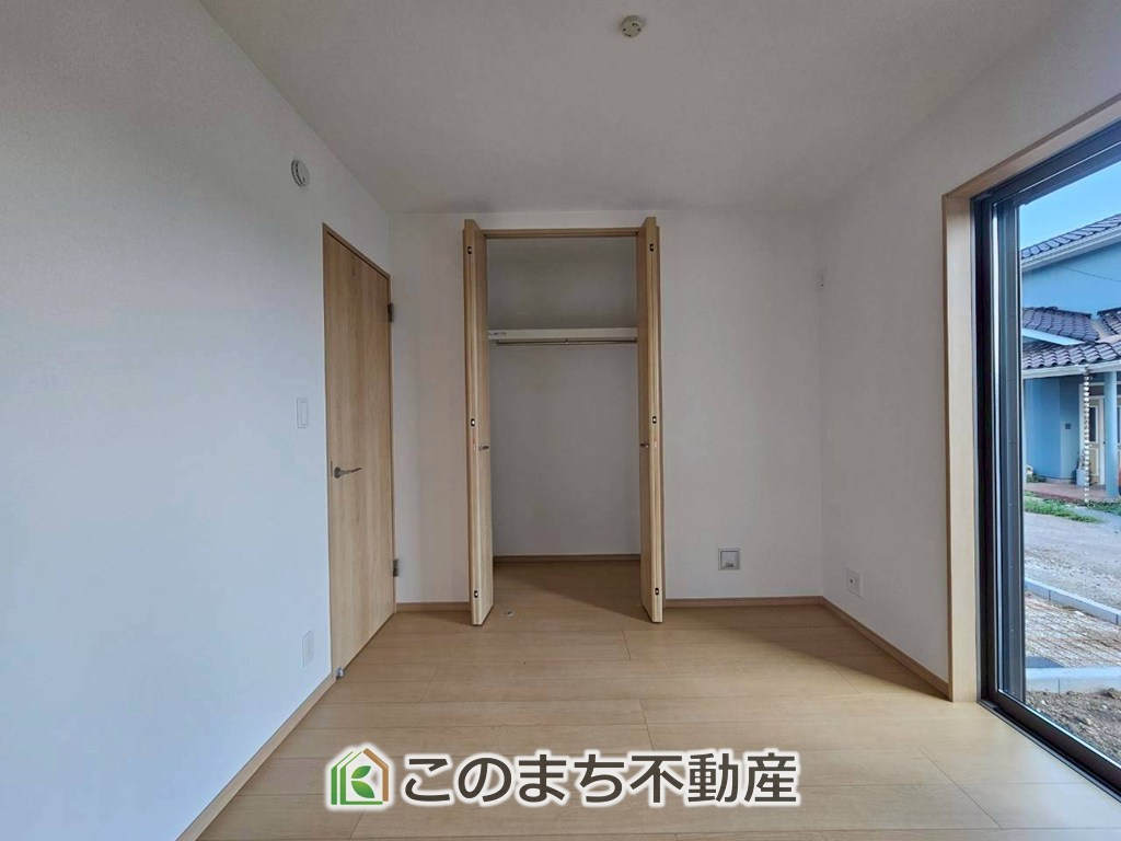 ハートフルタウン宇都宮市鶴田町2488番の洋室|柔らかい陽光が差し込む明るいお部屋を演出する設計。彩光の取れる窓が気持ちの良いお部屋を創り上げます。