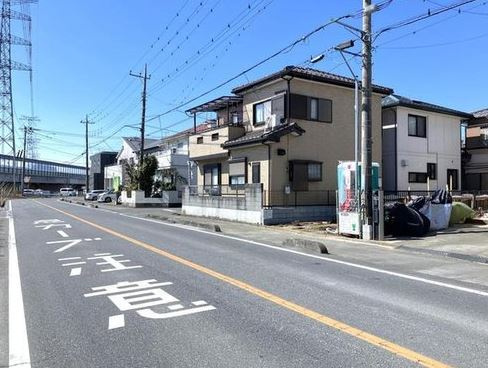 【新築】鶴ヶ島市富士見第１ 全１棟の前面道路含む現地写真|南東側12.6m公道に面した開放感！
前面道路が広く、お車の出し入れもスムーズ