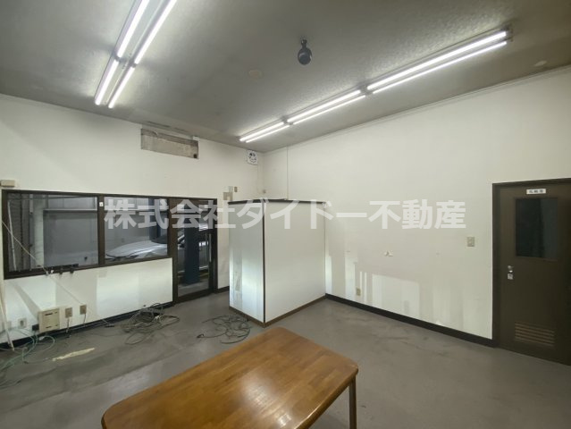 飯塚市中の店舗事務所の内装
