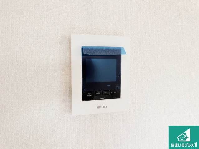 小野市片山町　第1期　新築一戸建ての防犯設備|カラーモニターインターホン！声だけでなく来訪者の姿や顔がモニターで確認できるので、小さなお子様がいらっしゃるご家庭でも安心できます！