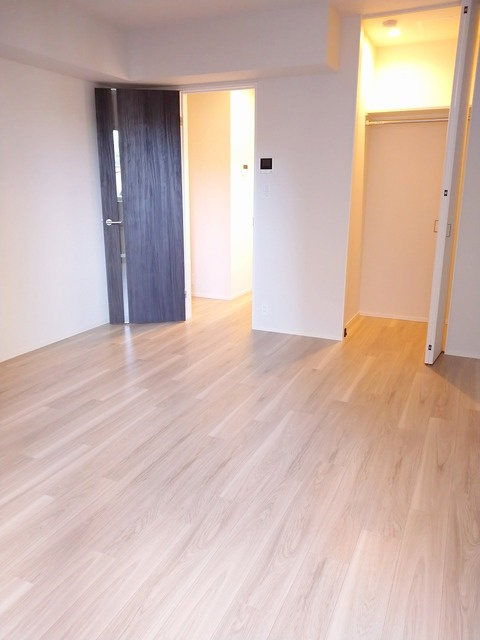 ハイツ桜丘の居間・リビング|★キレイなフローリングの角部屋です★