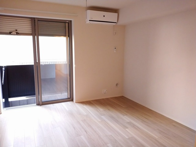 ハイツ桜丘の居間・リビング|★キレイなフローリングの角部屋です★