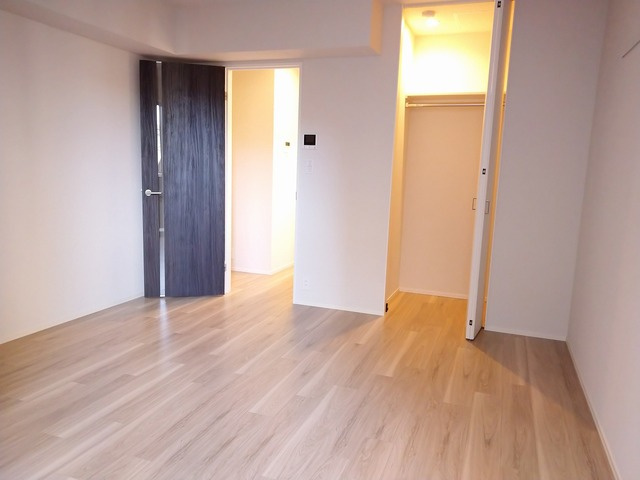 ハイツ桜丘の寝室|★キレイなフローリングの角部屋です★