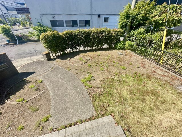 飯塚町谷一貸家住宅の庭