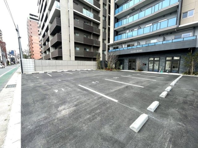 GOTOビルディングの駐車場