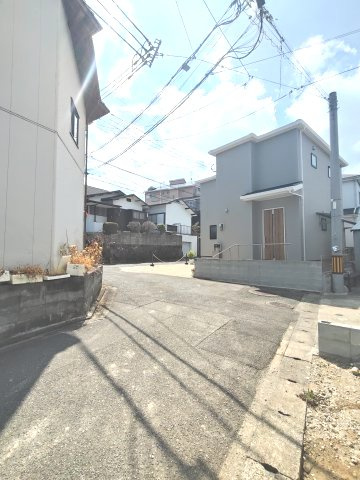 西区上山門2丁目9期　の前面道路含む現地写真