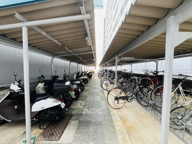 ハイム伏見B棟の駐車場