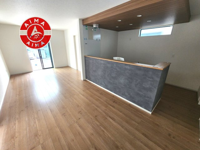 太宰府市通古賀6丁目第1-4棟（2号棟）のダイニング|キッチンから立ち込める香りが今日の料理を期待させます。