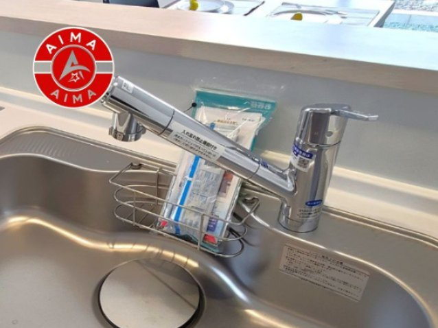 太宰府市通古賀6丁目第1-4棟（2号棟）の発電・温水設備|ヘッドはシャワーや浄水に切り替え可能でノズルが延びる可動式。料理が楽しくなりますね。