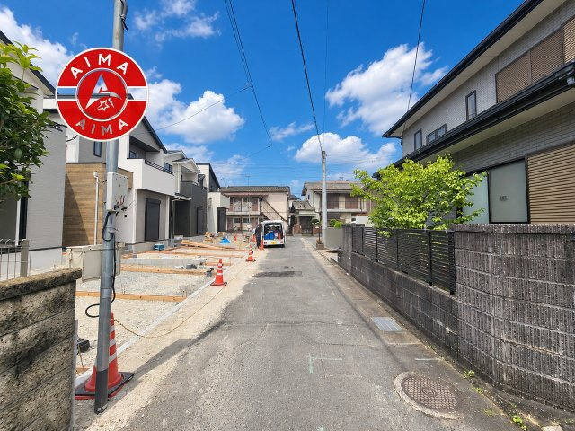 太宰府市通古賀6丁目第1-4棟（2号棟）の外観|前面道路含む現地の写真です。