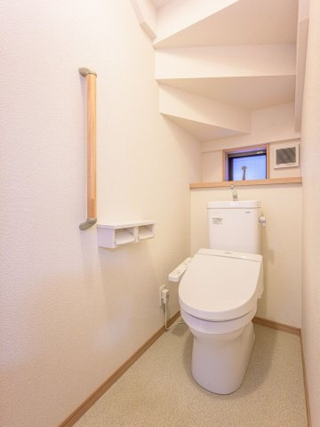 小郡市寺福童　中古戸建のトイレ