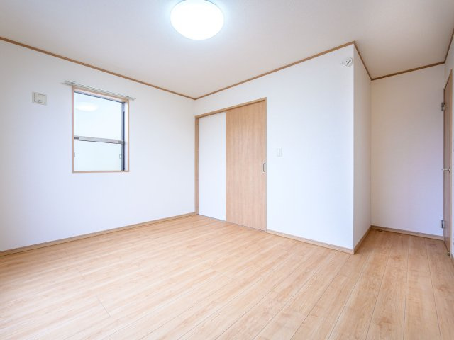 小郡市寺福童　中古戸建の洋室