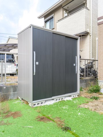 小郡市寺福童　中古戸建の庭|鍵付きの物置付きです