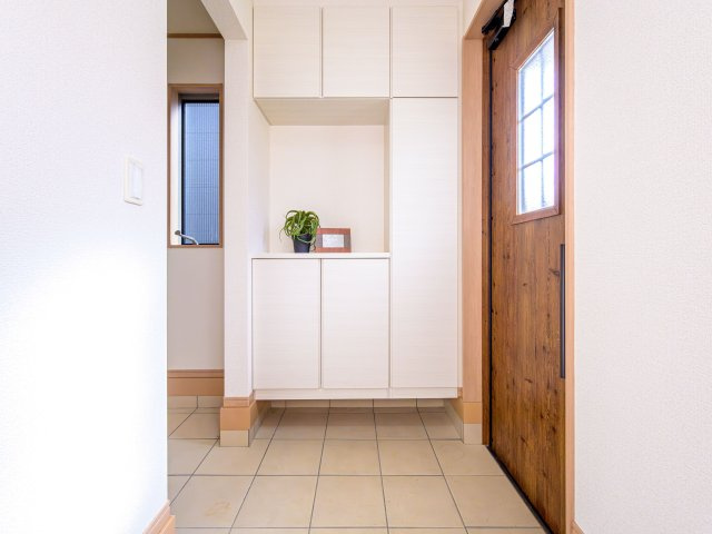 小郡市寺福童　中古戸建の玄関