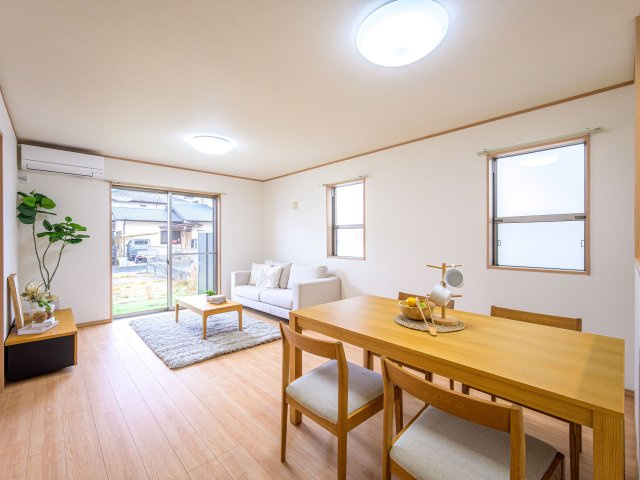 小郡市寺福童　中古戸建の居間・リビング