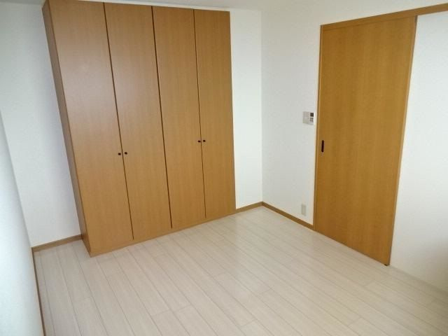 ヴェルドミール豊浜の洋室