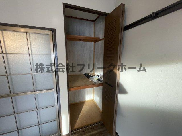 武蔵野市御殿山２丁目のアパートの収納