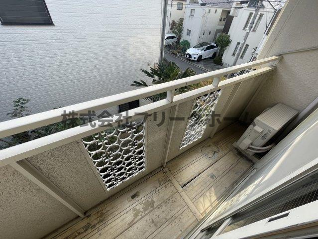 武蔵野市御殿山２丁目のアパートのバルコニー