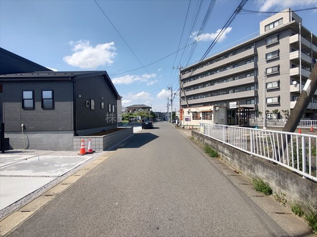 【前面道路含む現地写真】の画像