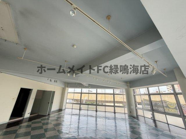 スターアーツビルの内装