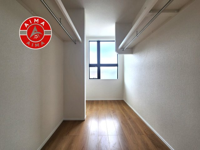 太宰府市通古賀6丁目第1-4棟（4号棟）の収納|洋服や大きな荷物が多い方や人数の多いご家族などは、一般的なクローゼットよりもウォークインクローゼットのほうが使い勝手が良いです。