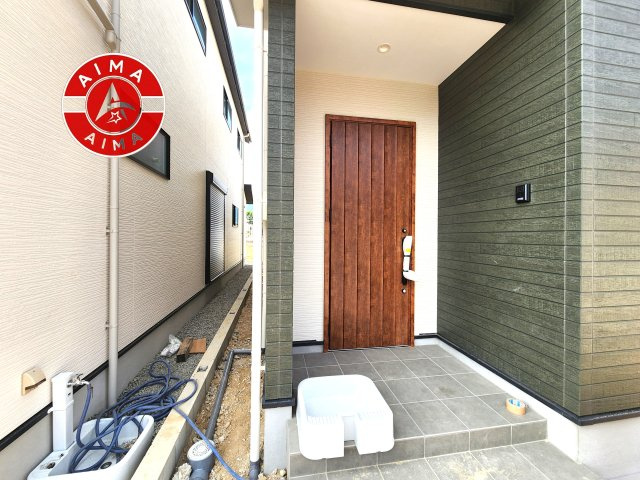太宰府市通古賀6丁目第1-4棟（4号棟）の玄関|おでかけの時も帰った時も、「我が家」を最初に感じでもらえる素敵な空間に。