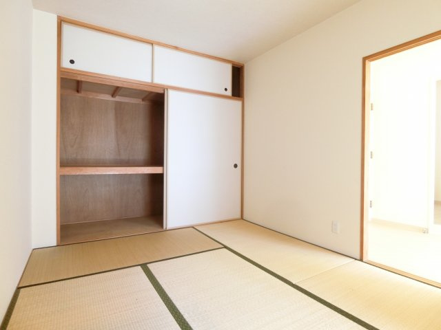セゾン南茨木の寝室
