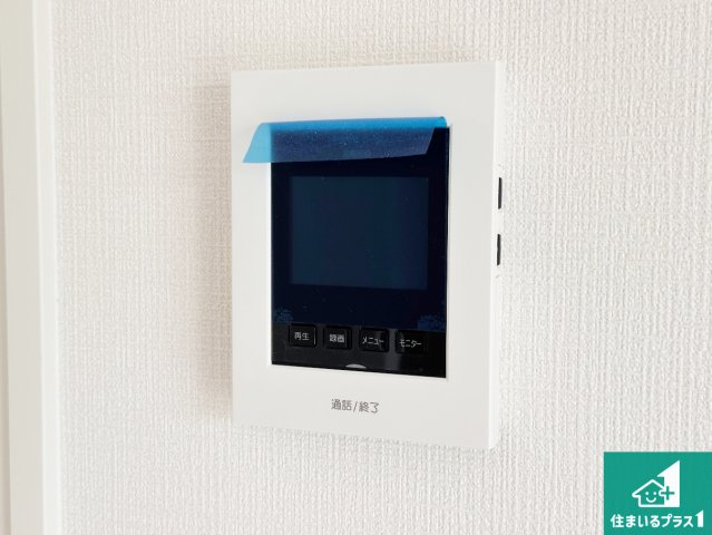 小野市片山町　第1期　新築一戸建ての防犯設備|カラーモニターインターホン！声だけでなく来訪者の姿や顔がモニターで確認できるので、小さなお子様がいらっしゃるご家庭でも安心できます！
