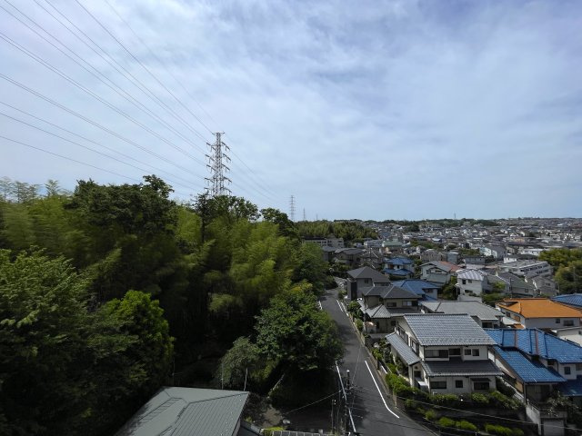 ご神体でもある富士山。毎日眺められるこの眺望は、気持ち良さ満点の開放感！うーん、写真もつい撮りたくなってしまうこの気持ちを共有したい！な、『横浜東本郷マンション』リフォームの展望