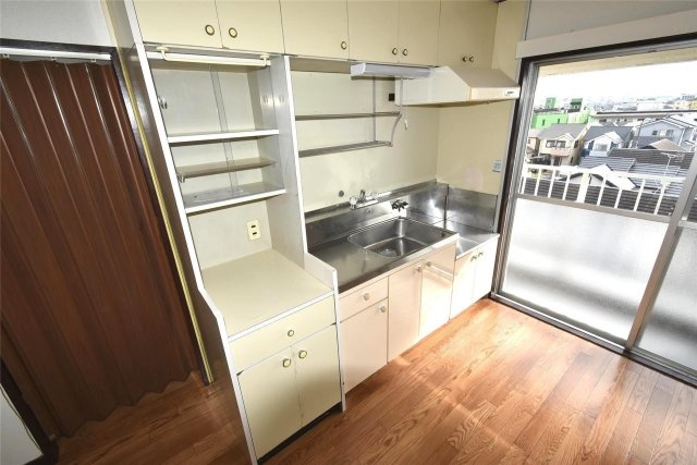 マンション沢良宜A棟のキッチン