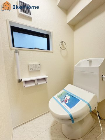 明石市材木町2期　全1棟　新築戸建のトイレ|【ホームページに現地動画掲載中】●年中無休：当日予約可●トイレが2か所あるので夜中も安心です。