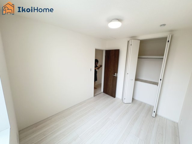 明石市材木町2期　全1棟　新築戸建の内装|【ホームページに現地動画掲載中】●年中無休：当日予約可●2階洋室です。各部屋収納がございます！
