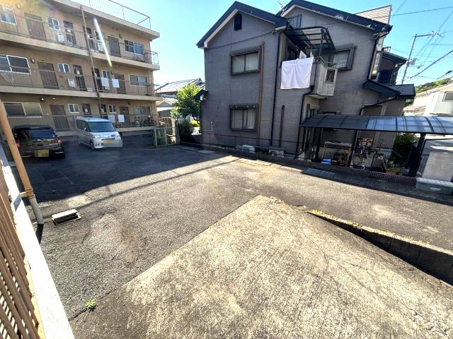 西浦ビューハイツの駐車場