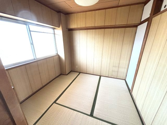 西浦ビューハイツの和室