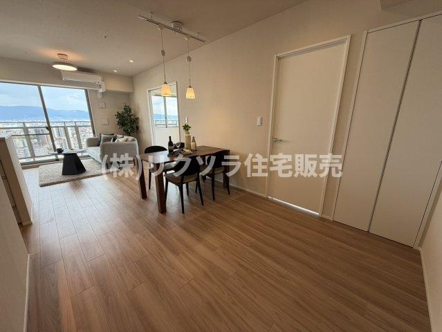 ファミール守口駅前エアーズタワーの居間・リビング|LDK16.7帖
■物件内覧・資金計画相談・住宅ローン相談、リフォーム相談、お問合せ受付中■
※当日・翌日のご内覧、ご相談はお電話でのお問合せがスムーズです！
