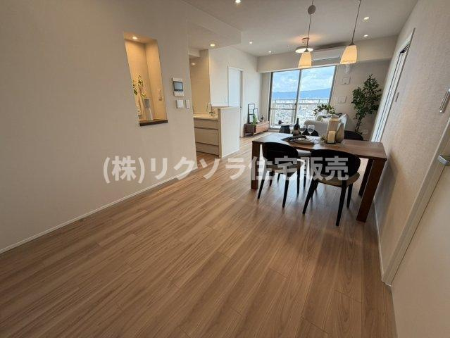 ファミール守口駅前エアーズタワーの居間・リビング|LDK16.7帖
■物件内覧・資金計画相談・住宅ローン相談、リフォーム相談、お問合せ受付中■
※当日・翌日のご内覧、ご相談はお電話でのお問合せがスムーズです！