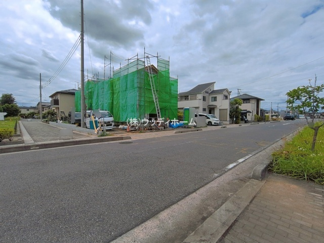 越谷市大道2期　新築一戸建て　1号棟の前面道路含む現地写真